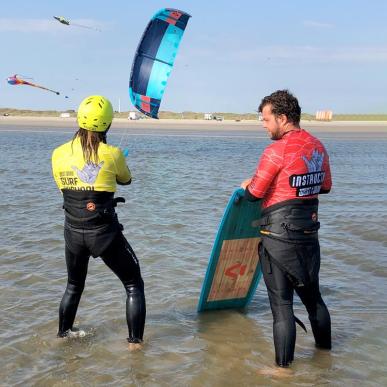 Kitesurfers i vandet på Fanø